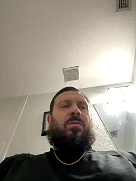 Snapshot of HotMiamiGuy chatting on 11.04.25 HotMiamiGuy online show from 11.04.25