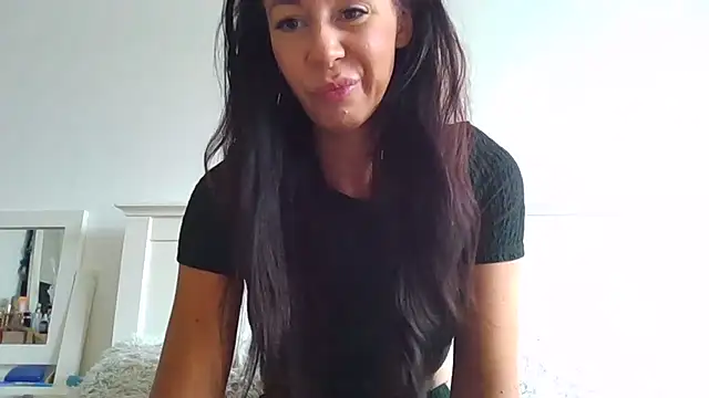 Snapshot of Charming_ScarlettX chatting on 07.17.26 Charming ScarlettX online show from 07.17.26