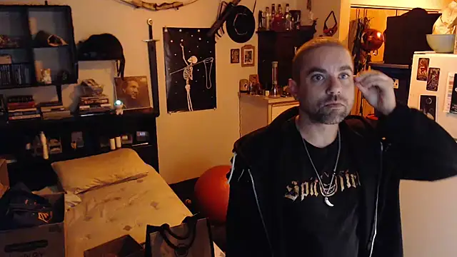 Daddy Werewolf online show from 06.29.26