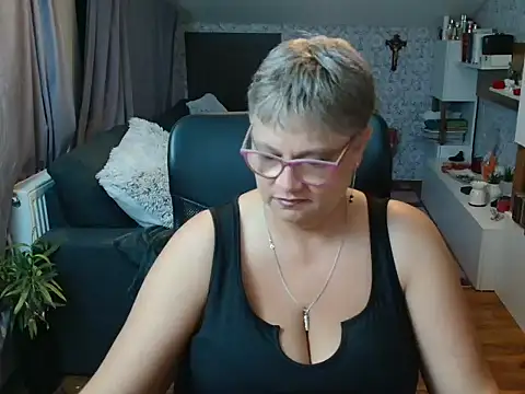 Snapshot of NewHellen4you chatting on 07.04.26 NewHellen4you online show from 07.04.26