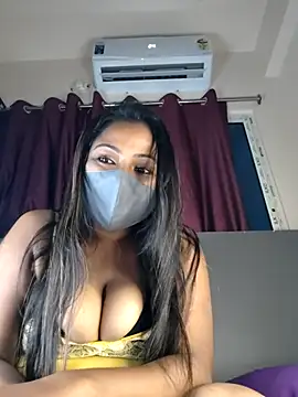 Snapshot of hey_evaaa chatting on 07.18.26 hey evaaa online show from 07.18.26