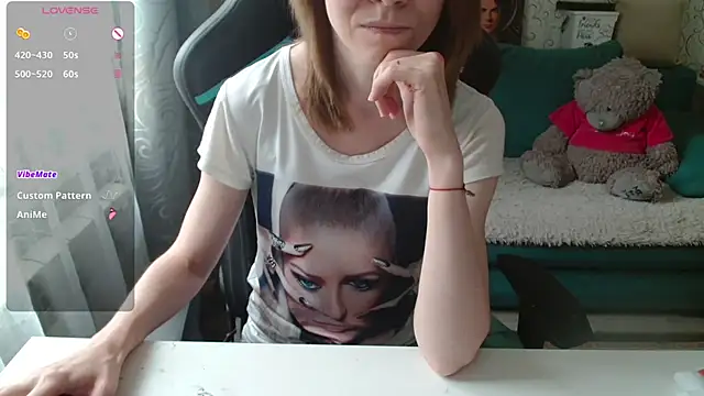 Snapshot of __Alisa__ chatting on 07.13.26 Alisa online show from 07.13.26