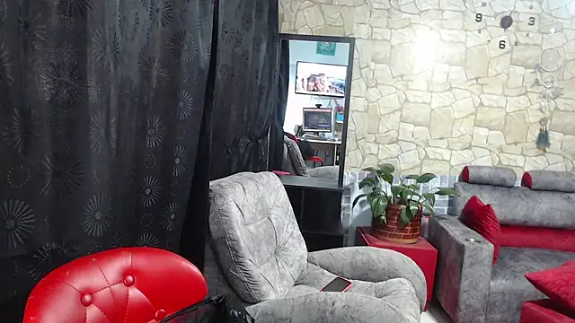 Snapshot of Almaluna chatting on 07.08.26 Almaluna online show from 07.08.26