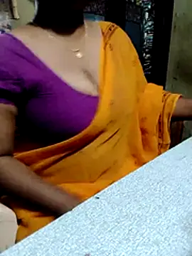 Snapshot of Anu_curvy chatting on 07.17.26 Anu curvy online show from 07.17.26