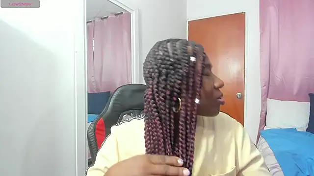 Snapshot of LupeAdams chatting on 04.07.26 LupeAdams online show from 04.07.26