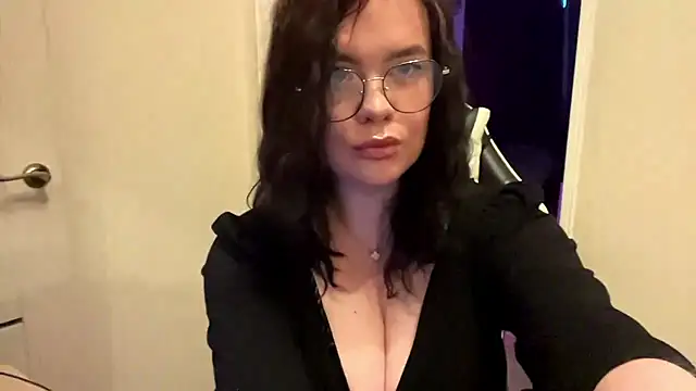 Snapshot of AdelinaVirelle chatting on 07.14.26 AdelinaVirelle online show from 07.14.26