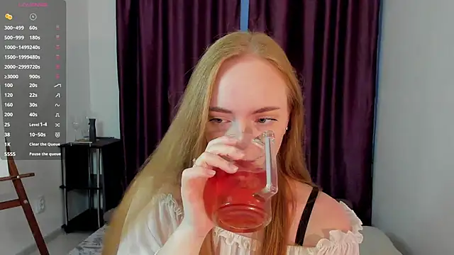 Snapshot of LunalBrooks chatting on 07.21.26 LunalBrooks online show from 07.21.26
