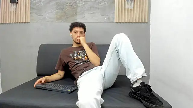 Snapshot of LUCA_GREEND chatting on 07.15.26 LUCA GREEND online show from 07.15.26