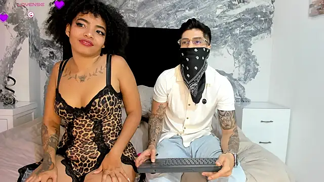 Snapshot of ErickAndSasha chatting on 07.12.26 ErickAndSasha online show from 07.12.26