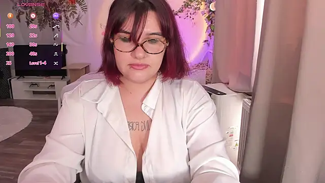 Snapshot of TinaColad chatting on 07.15.26 TinaColad online show from 07.15.26