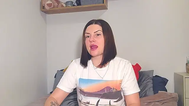 Snapshot of alisenties chatting on 01.19.25 alisenties online show from 01.19.25