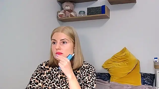 Snapshot of alisenties chatting on 09.19.25 alisenties online show from 09.19.25