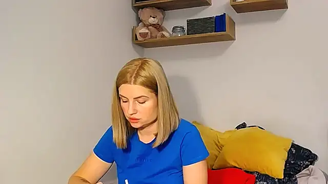 Snapshot of alisenties chatting on 10.18.25 alisenties online show from 10.18.25