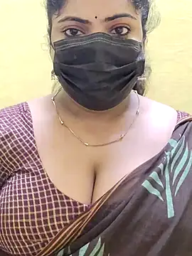 Snapshot of Floraa-Queen chatting on 07.20.26 Floraa-Queen online show from 07.20.26