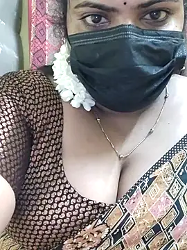 Snapshot of Floraa-Queen chatting on 07.21.26 Floraa-Queen online show from 07.21.26