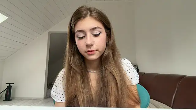Snapshot of AriaToya chatting on 07.16.26 AriaToya online show from 07.16.26