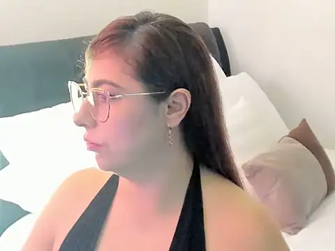 Emili luxe online show from 07.15.26