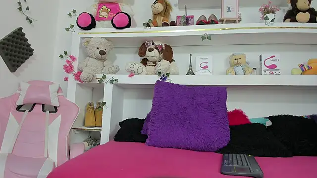 Snapshot of lucia_temptation chatting on 07.15.26 lucia temptation online show from 07.15.26