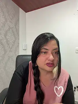 Snapshot of Antonella_Bernal chatting on 07.15.26 Antonella Bernal online show from 07.15.26