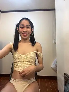 Snapshot of YourTSLovely chatting on 11.05.25 YourTSLovely online show from 11.05.25