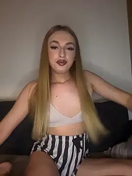 Snapshot of AleXandraF04 chatting on 07.19.26 AleXandraF04 online show from 07.19.26