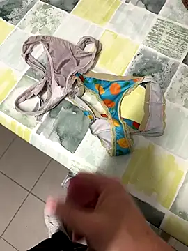 Snapshot of swissboy22 chatting on 11.08.25 swissboy22 online show from 11.08.25