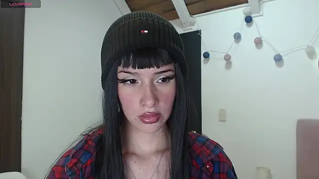 Snapshot of madeleine_evans chatting on 07.23.26 madeleine evans online show from 07.23.26