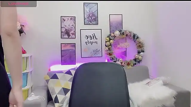 Snapshot of Katy_Bae chatting on 12.16.24 Katy Bae online show from 12.16.24
