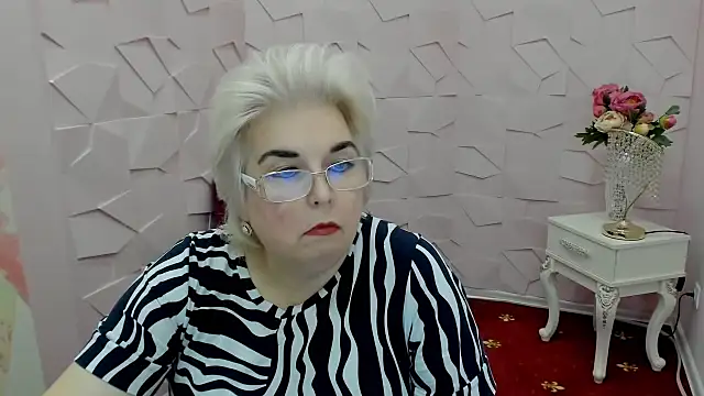 Snapshot of Monica_sly chatting on 07.27.26 Monica sly online show from 07.27.26