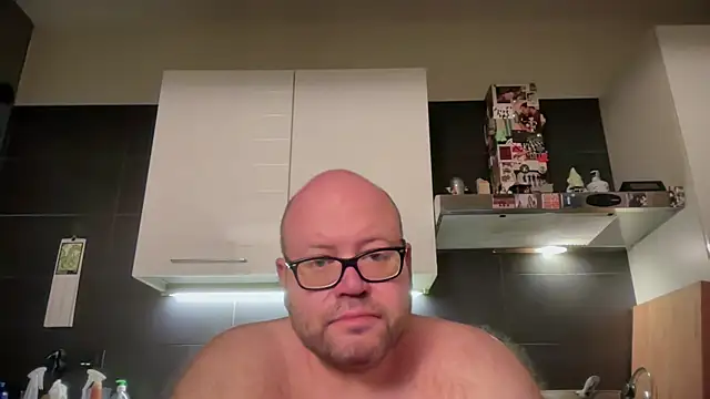 Snapshot of theitalianbear chatting on 05.31.26 theitalianbear online show from 05.31.26
