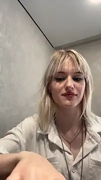 Snapshot of LezzyCrown chatting on 07.31.26 LezzyCrown online show from 07.31.26