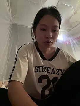 Snapshot of -vinoi- chatting on 07.31.26 -vinoi- online show from 07.31.26