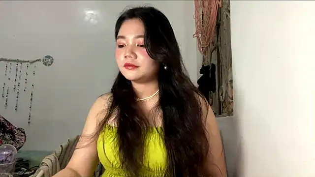 Snapshot of YasminMunir chatting on 08.02.26 YasminMunir online show from 08.02.26