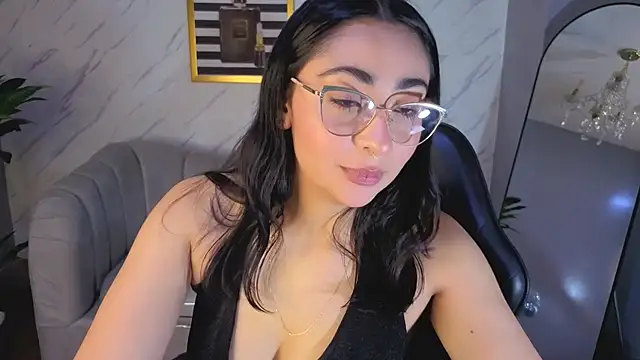 Snapshot of sara_lux_t chatting on 08.01.26 sara lux t online show from 08.01.26
