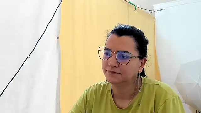Snapshot of MARILYN_GARCIA chatting on 05.17.26 MARILYN GARCIA online show from 05.17.26