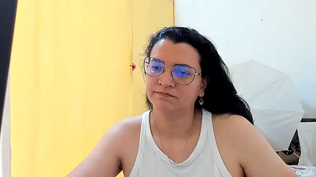 Snapshot of MARILYN_GARCIA chatting on 05.22.26 MARILYN GARCIA online show from 05.22.26