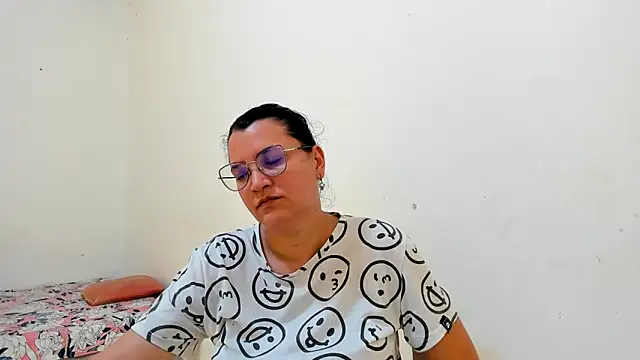 Snapshot of MARILYN_GARCIA chatting on 06.20.26 MARILYN GARCIA online show from 06.20.26