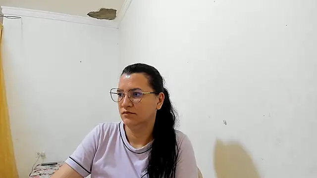 Snapshot of MARILYN_GARCIA chatting on 06.26.26 MARILYN GARCIA online show from 06.26.26