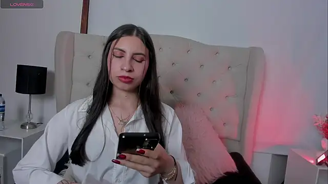 EmmillyQueen online show from 08.07.26