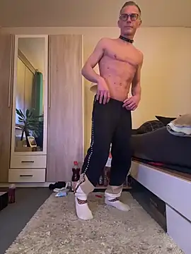 slaveboy2016xh online show from 01.03.25