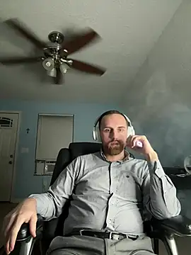 Snapshot of Drewsplayroom chatting on 08.10.26 Drewsplayroom online show from 08.10.26