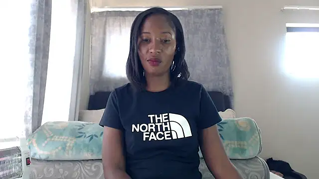 Snapshot of leanna23 chatting on 09.29.25 leanna23 online show from 09.29.25