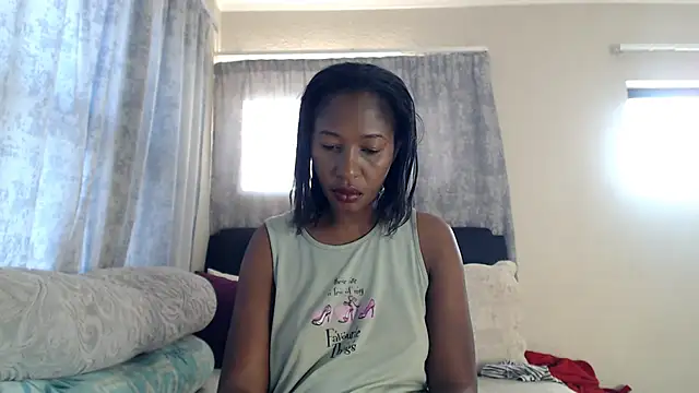 Snapshot of leanna23 chatting on 10.11.25 leanna23 online show from 10.11.25