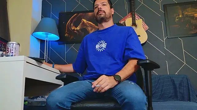 Snapshot of ChrisKox chatting on 09.30.25 ChrisKox online show from 09.30.25