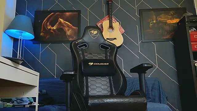 Snapshot of ChrisKox chatting on 09.30.25 ChrisKox online show from 09.30.25