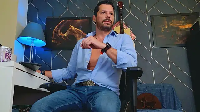 Snapshot of ChrisKox chatting on 10.02.25 ChrisKox online show from 10.02.25