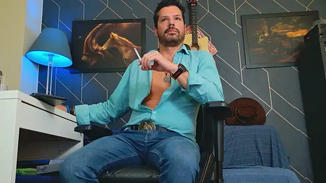 Snapshot of ChrisKox chatting on 10.04.25 ChrisKox online show from 10.04.25