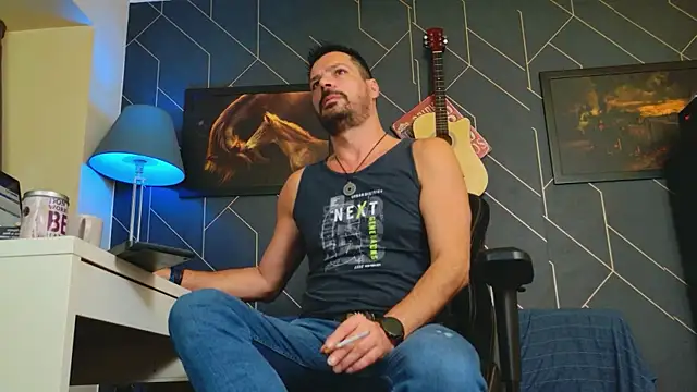 Snapshot of ChrisKox chatting on 10.12.25 ChrisKox online show from 10.12.25