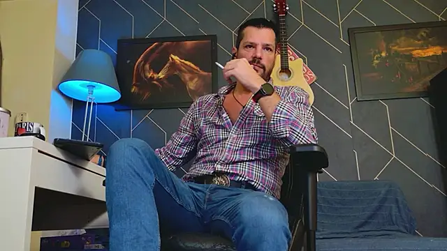 Snapshot of ChrisKox chatting on 10.20.25 ChrisKox online show from 10.20.25