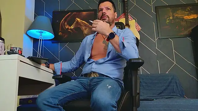 Snapshot of ChrisKox chatting on 10.21.25 ChrisKox online show from 10.21.25